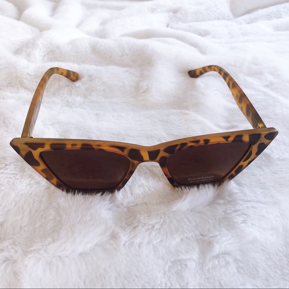 Kendra Brown Full Rim Pointed Fashion Sunglasses - Picture 7 of 8